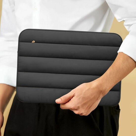 TechProtection Fluffy MacBook 13 / 14 inch sleeve zwart