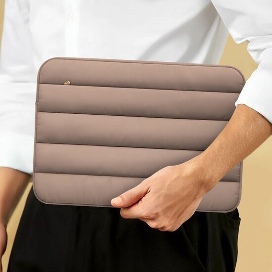 TechProtection Fluffy MacBook 13 / 14 inch sleeve walnut