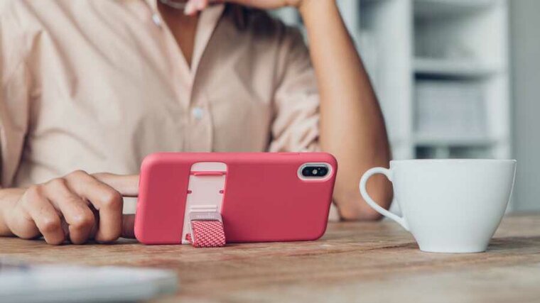 Moshi Capto iPhone Xs Max hoesje Rood