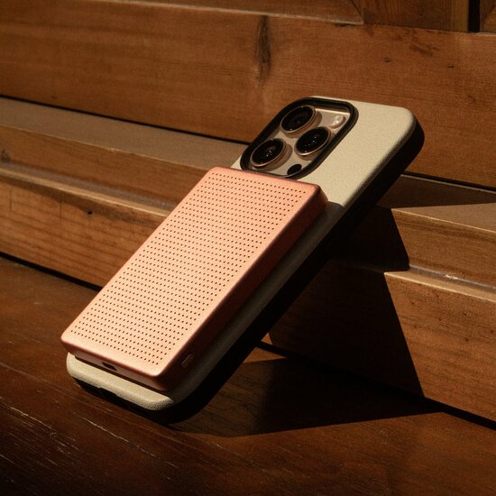 Native Union Active Qi2 MagSafe powerbank apricot