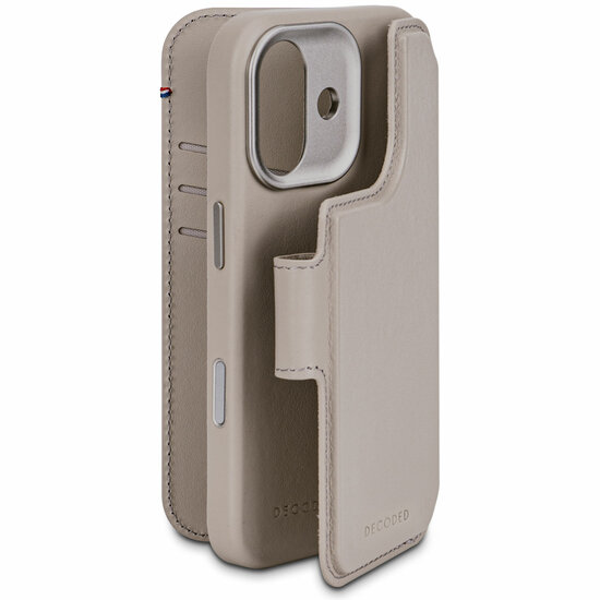 Decoded Leather Detachable 2 in 1&nbsp;Wallet iPhone 17 hoesje beige
