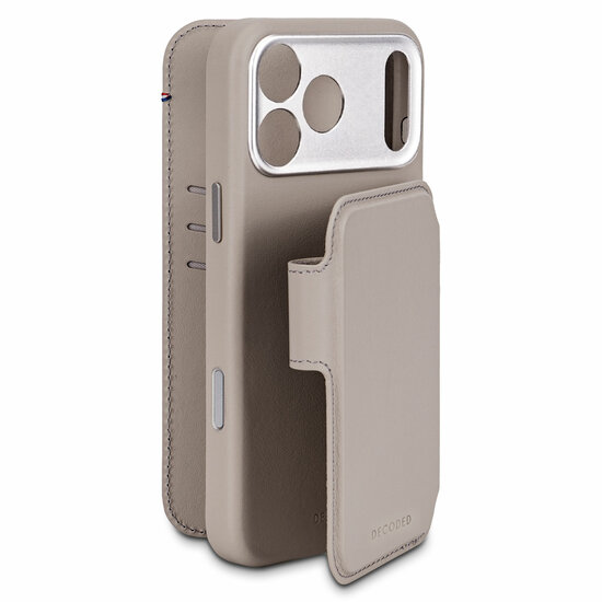 Decoded Leather Detachable 2 in 1&nbsp;Wallet iPhone 17 Pro Max hoesje beige