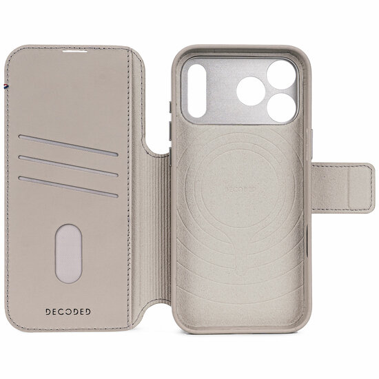 Decoded Leather Detachable 2 in 1&nbsp;Wallet iPhone 17 Pro Max hoesje beige