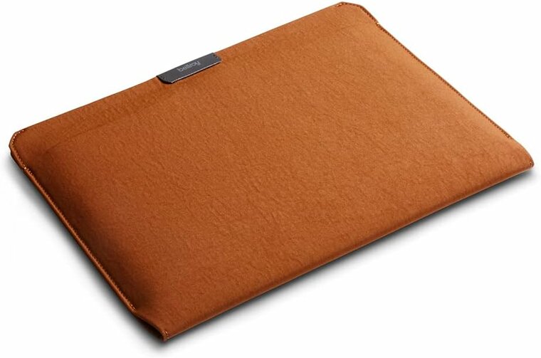 Bellroy MacBook Pro 14 inch sleeve brons