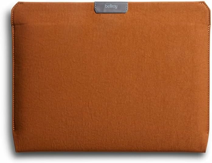 Bellroy MacBook Pro 16 inch sleeve brons