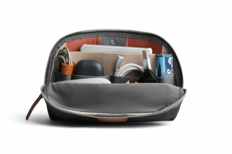 Bellroy Desk Caddy accessoires tech organizer zwart