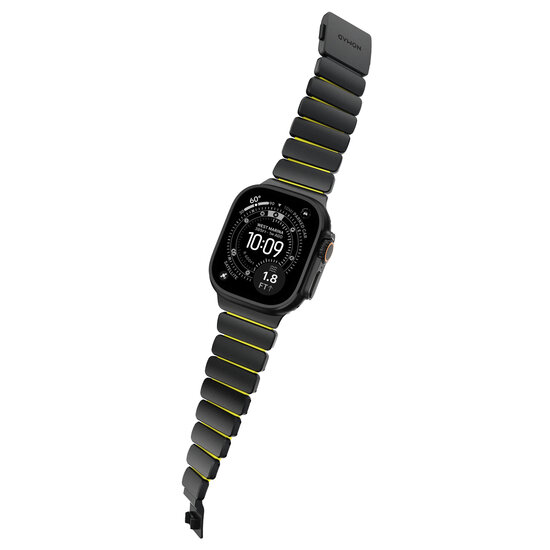 Nomad Stratos Band titanium Apple Watch 49 / 46 / 45 mm bandje zwart / volt