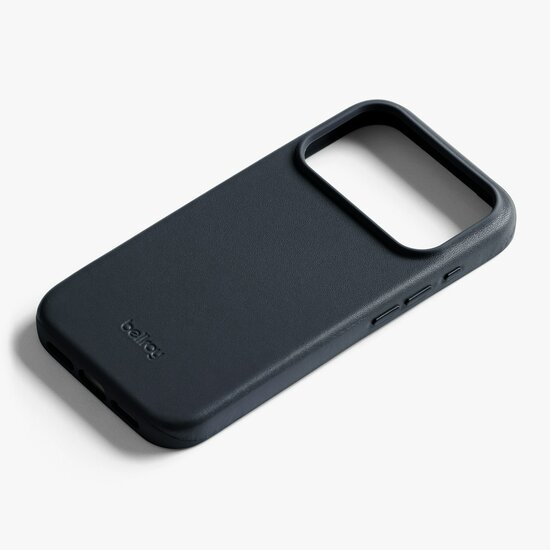 Bellroy leather iPhone 17 Pro Max hoesje navy