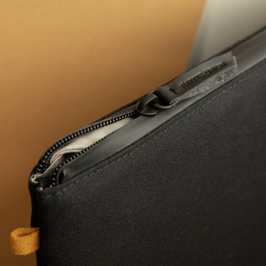 Native Union W.F.A duurzame MacBook Pro 16 inch sleeve zwart