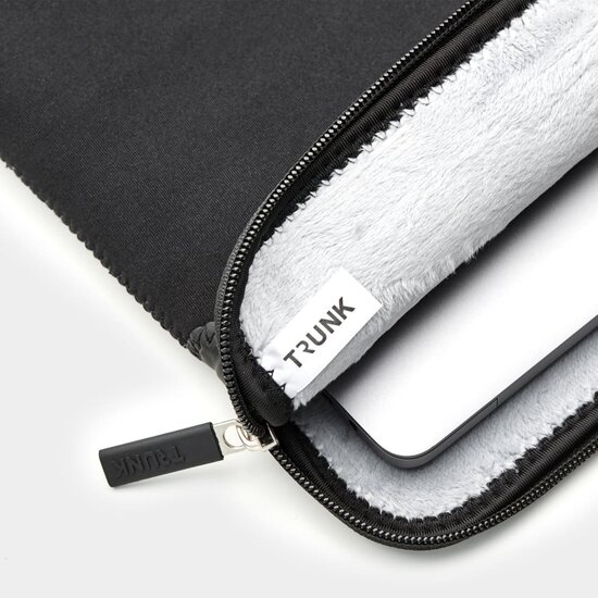TRUNK Neoprene MacBook Pro 16 inch sleeve zwart