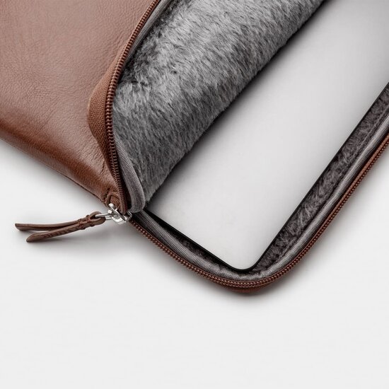 TRUNK Leather MacBook 13 inch sleeve bruin