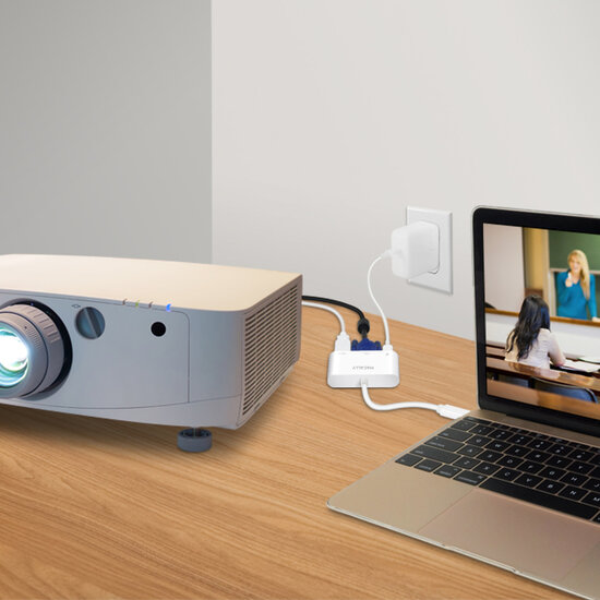 MacAlly USB-C naar VGA en USB-A adapter White