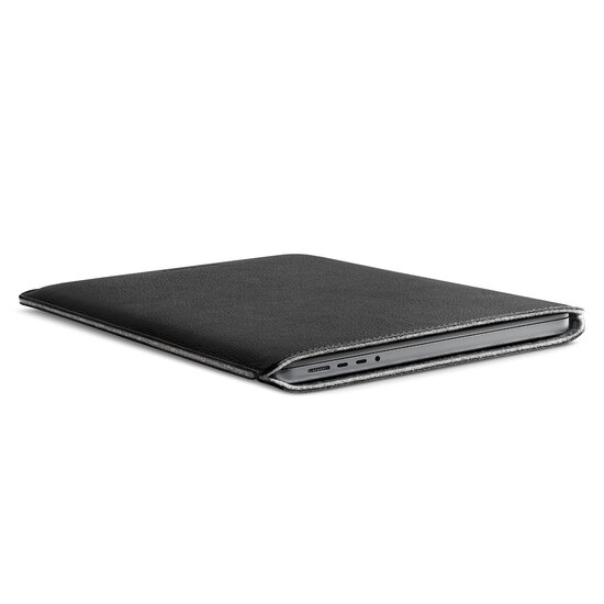 Woolnut Leather MacBook Pro 16 inch M1 sleeve Zwart