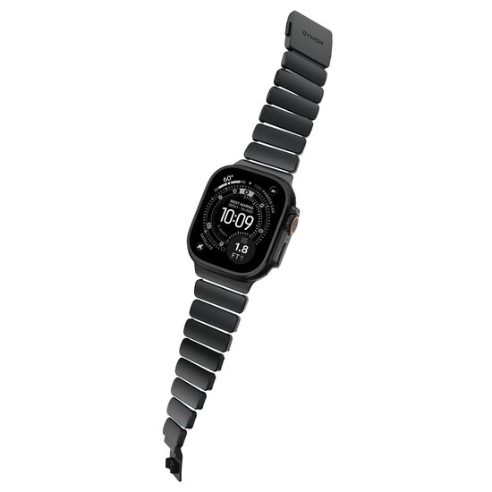 Nomad Stratos Band titanium Apple Watch 49 / 46 / 45 mm bandje zwart / icy blue