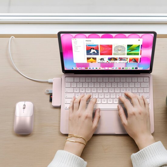 Satechi USB-C Snap MacBook Neo hub Blush