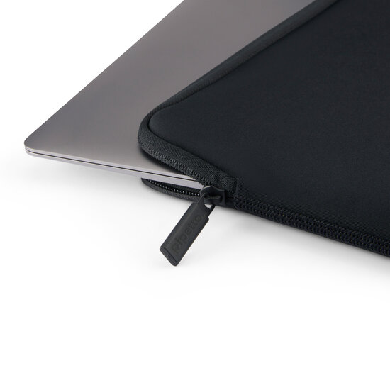 Pipetto Classic MacBook Neo 13 inch sleeve zwart