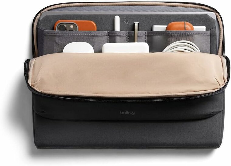 Bellroy Laptop Caddy MacBook Pro 14 inch sleeve zwart