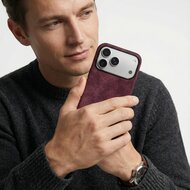 Alcanside Alcantara iPhone 17 Pro hoesje rood
