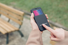 Moshi SenseCover iPhone X hoesje Roze