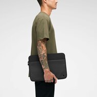 Incase Arc MacBook Pro 16 inch sleeve zwart