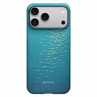 Pitaka Ultra Slim MagSafe iPhone 17 Pro hoesje lucid blue