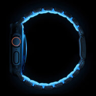 Nomad Stratos Armband aus Titan Apple Watch 49 / 46 / 45 mm, Armband schwarz / icy blue
